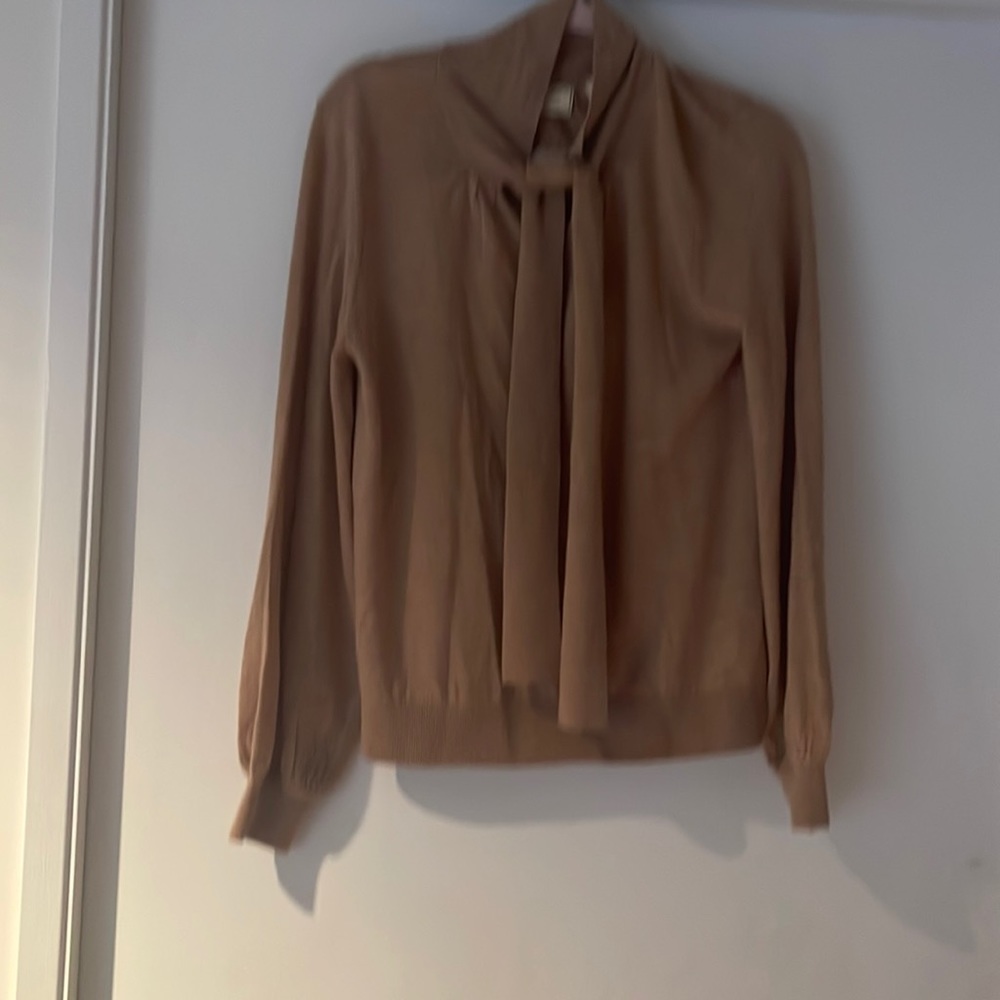 Beige sweater with ties